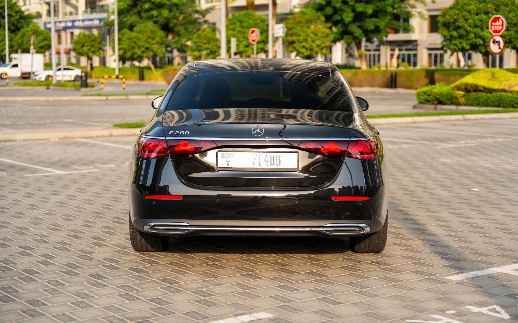 Mercedes-Benz E200 or similar — view 3