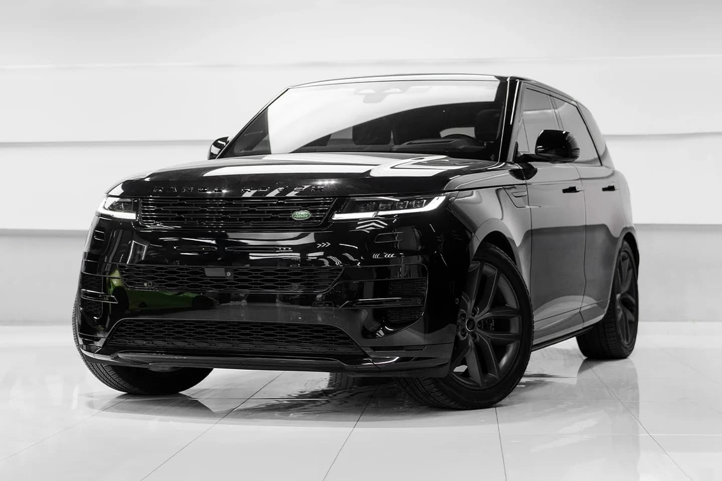 Land Rover Range Rover Sport in Dubai